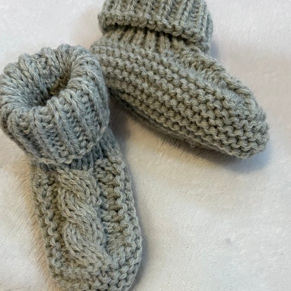 NEW Grey Sweater Material Baby Booties Never Worn - See Photos - Picture 5 of 5